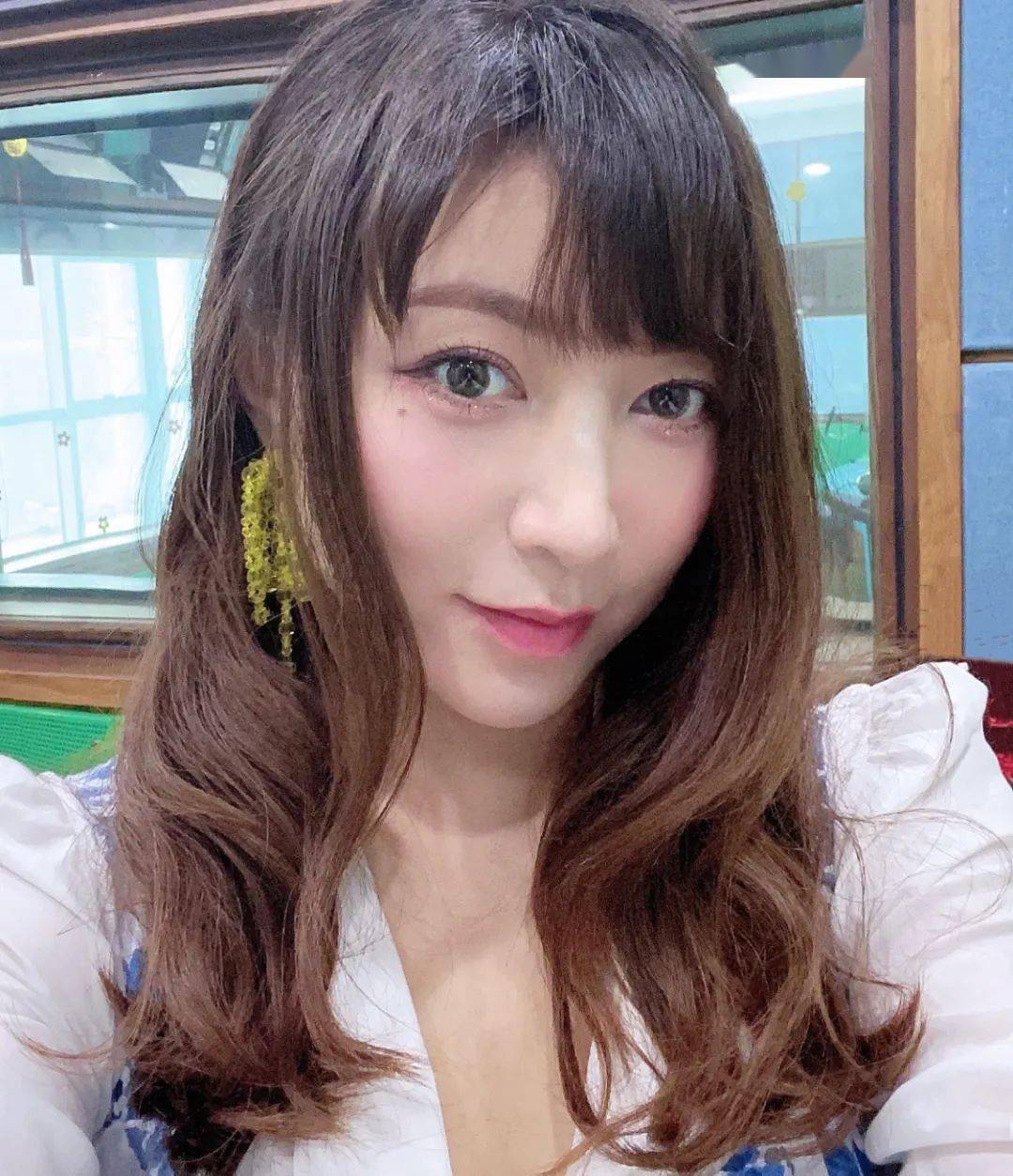 冬梅交通广播《欢乐正前方》节目主持人,多次获得"深圳广电集团十佳