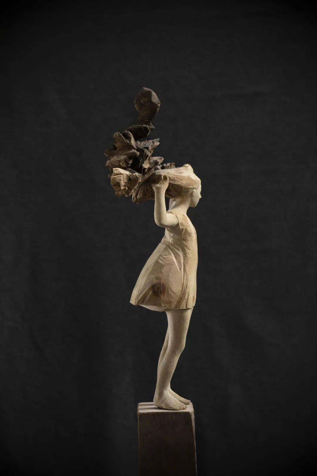 木雕艺术家flaviarobalo