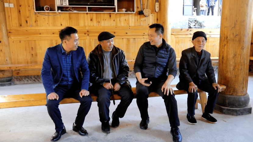 黎平县委常委,副县长劳文辉和当地乡村振兴局有关领导陪同考察.