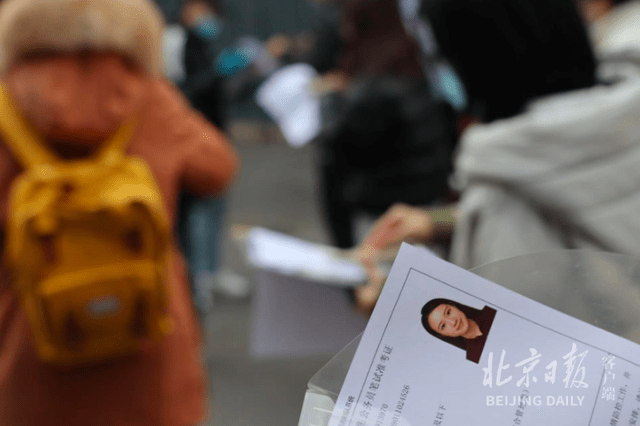 2022国考开考：平均68人竞争1岗，现场直击！