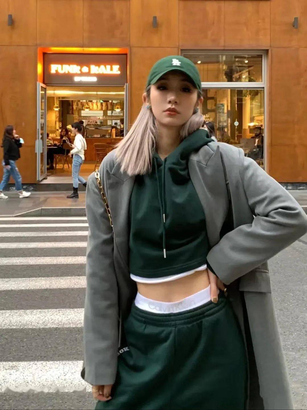 卫衣 大衣里面穿什么?成套穿=好看+高级!