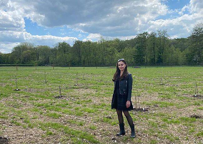 与洗米华分手1年!36岁刘碧丽近照笑容满脸,开农场种苹果很惬意