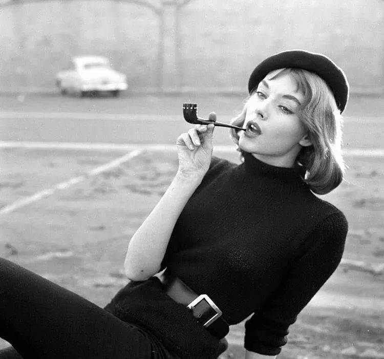 毛衣 果然,大圆脸就是要这样穿「烟管领」才好看!