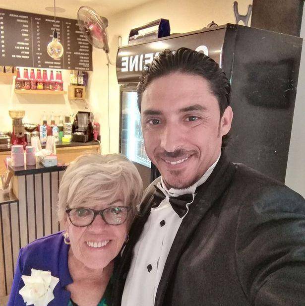 娶82岁老太被质疑吃软饭,霸气回怼"我有钱有房"_瑞丝_穆罕默德_丈夫