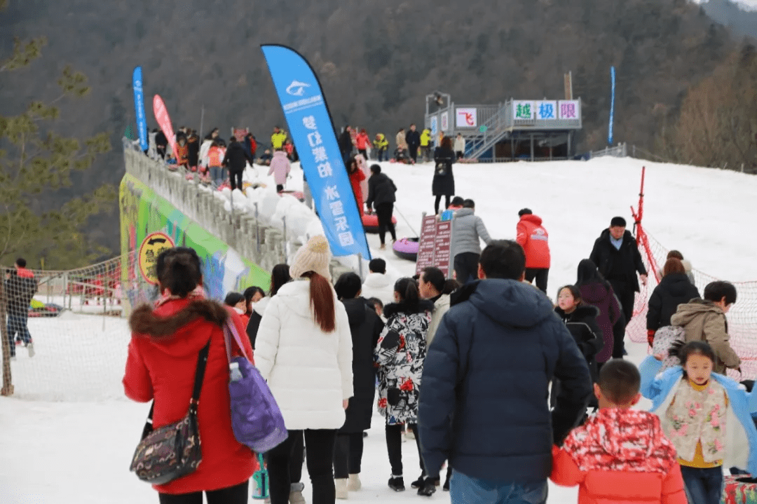 滑雪场|紫柏山滑雪场0租金邀您来摆摊！