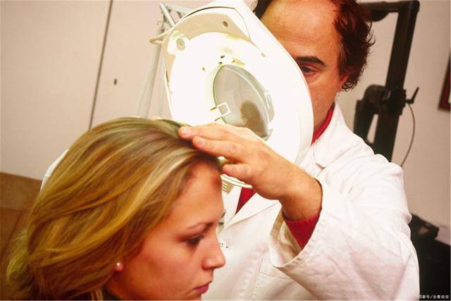 什么原因会引起脱髓鞘病变 ec3e6f6aea04437da8e20061d9ae119b.jpeg