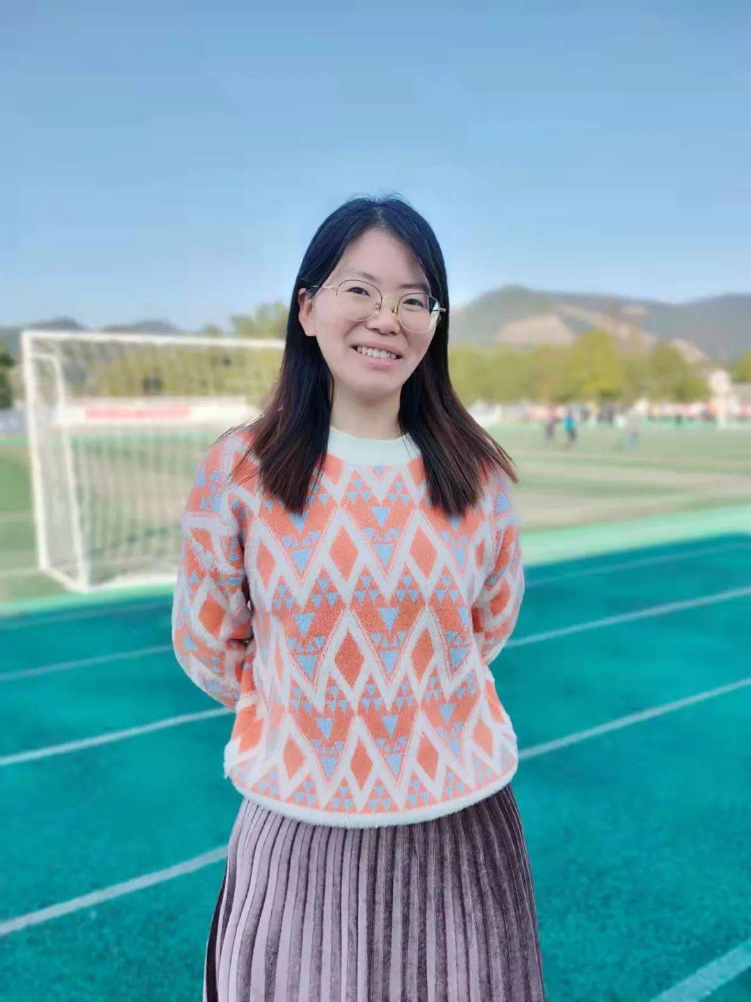 嘉宾:唐银静唐银静,宁波市海曙区鄞江镇燕玲学校数学教师,海曙区教坛