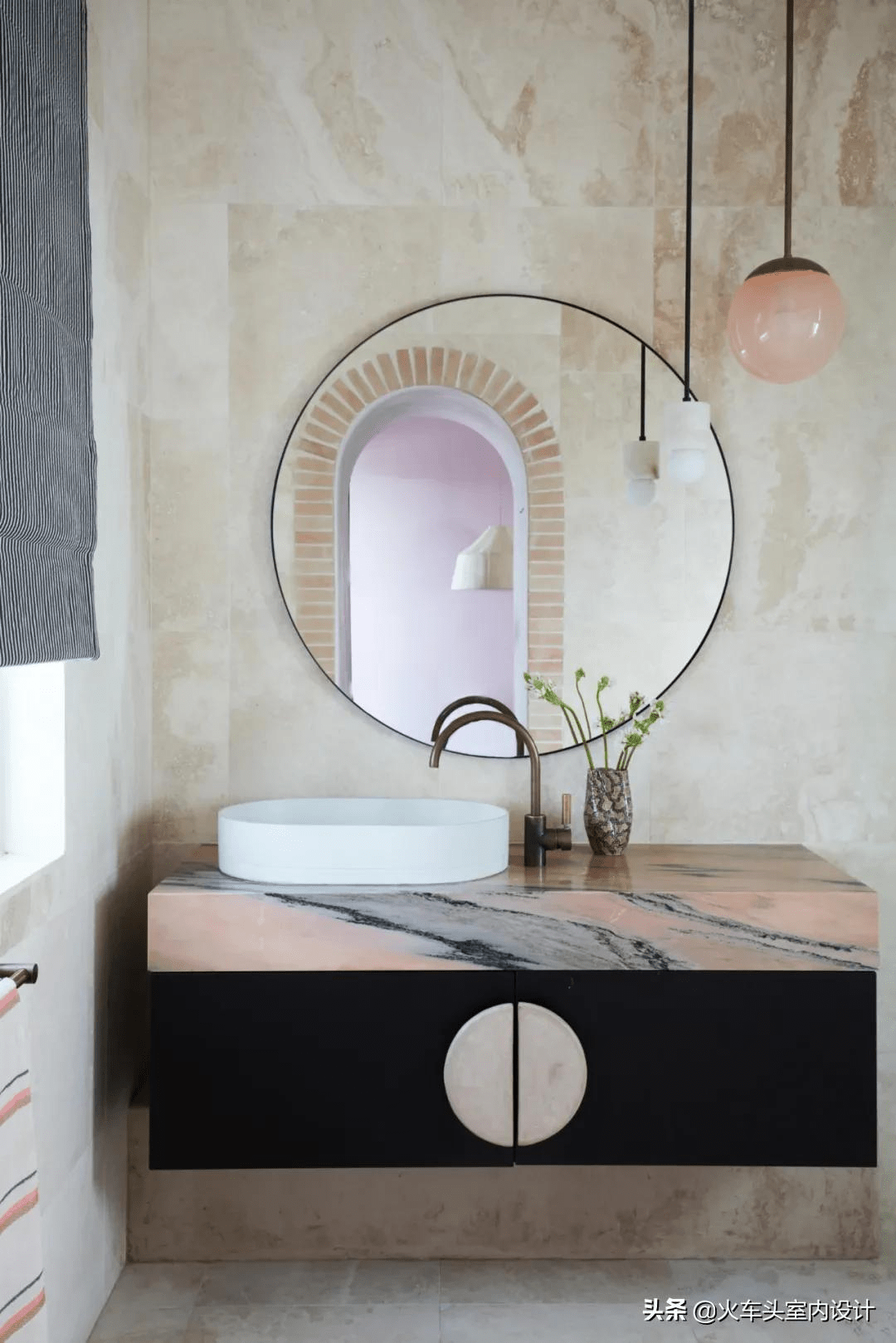 他们通过创造丰富的元素——从细木工到个人家具——来打造真正独特的