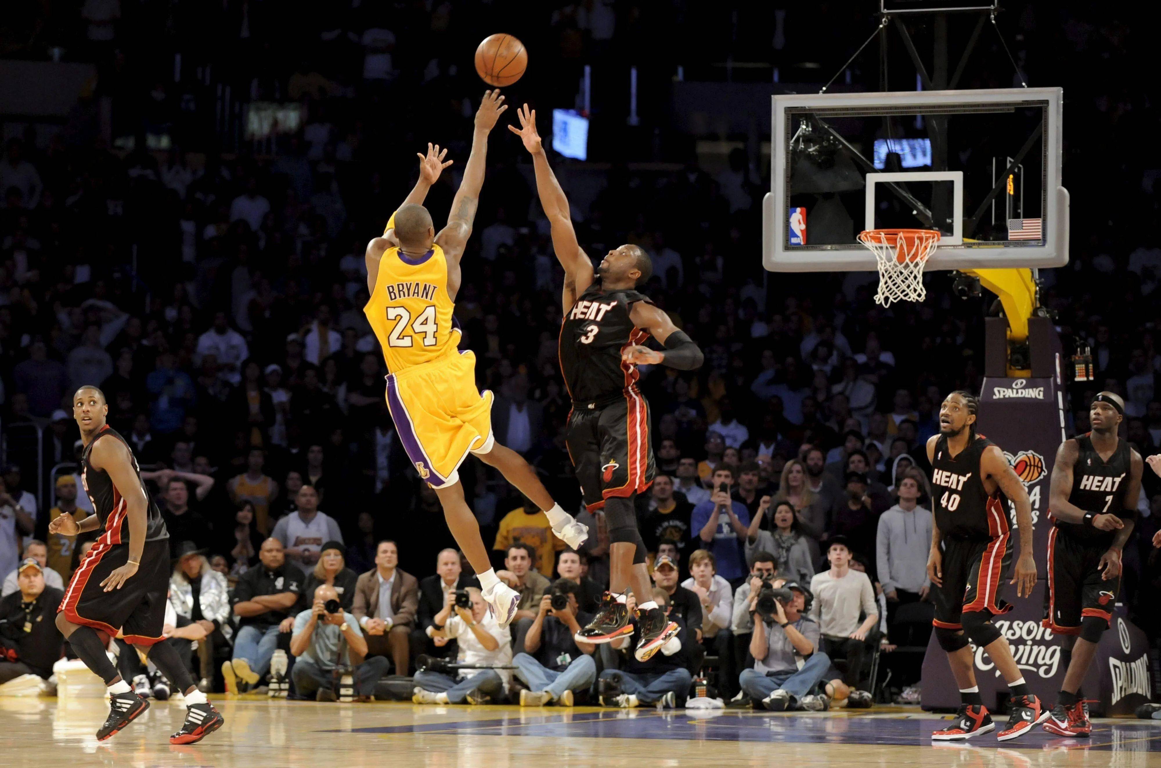 用一记精彩的漂移打板三分完成了绝杀最后3.