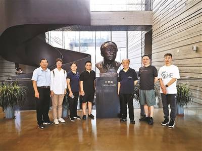 汪味|一个作家与一座城