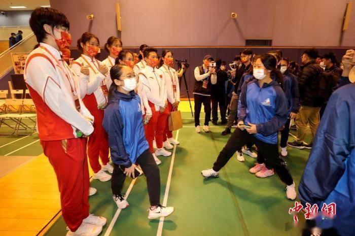 港媒热评 内地健儿访港刮起 体育旋风 以奥运精神振奋狮子山精神 香港 港人 代表团