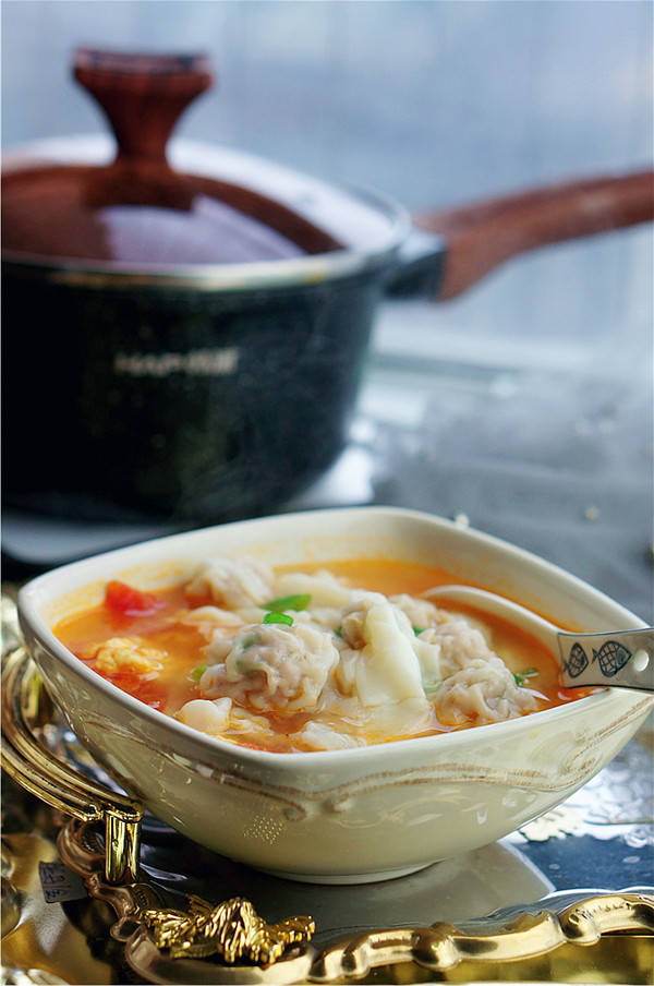 鸡蛋番茄汤馄饨,酸酸甜甜好味道,青岛人学起来吧