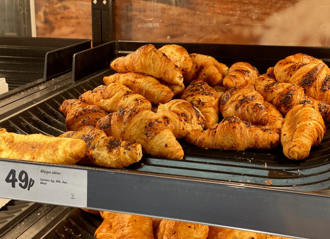 要是能够早上7715去,能够赶上新鲜出炉的,烤得热乎乎的面包及糕点