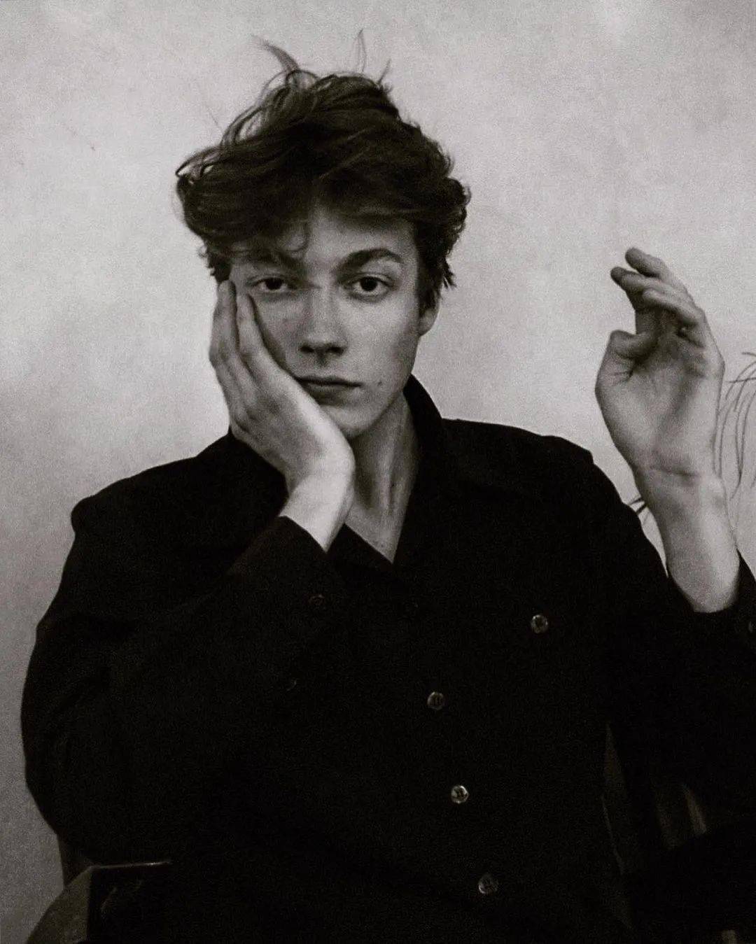 de 法国时尚圈力捧的设计新秀，还是位脸蛋天才~