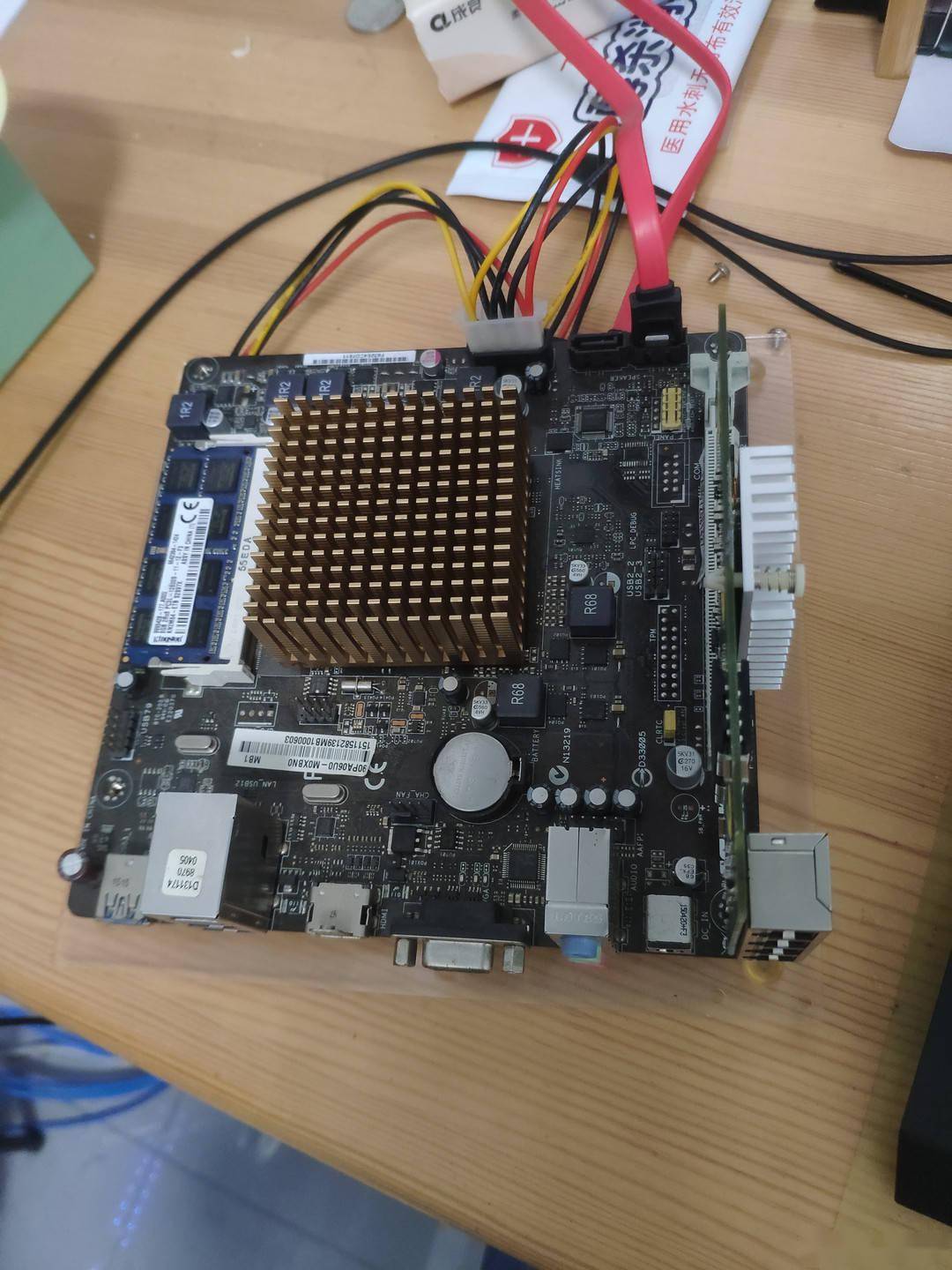 华硕j2900主板做软路由分享改网卡横置和替换小固态