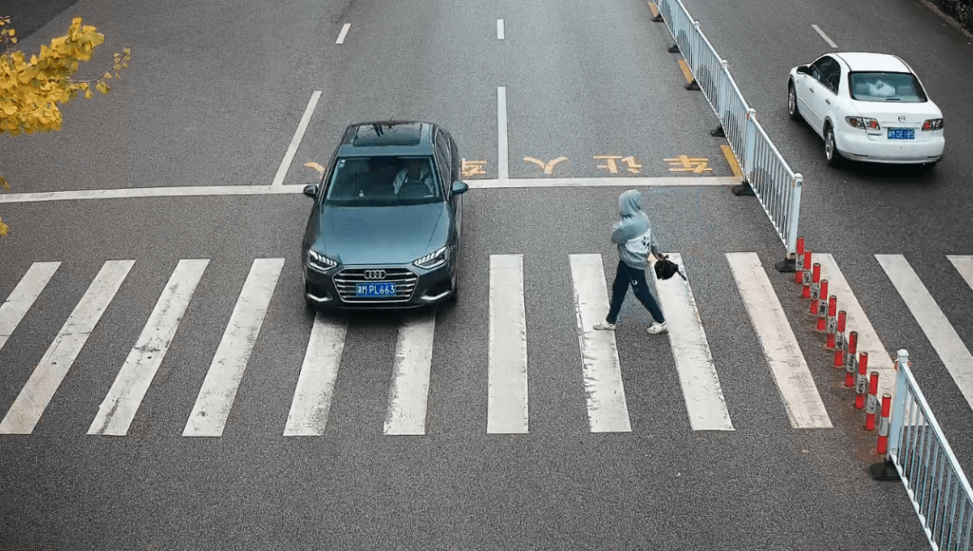 时间:2021年11月20日违法地点:永州市新田县秀峰街与飞马路路口车让人