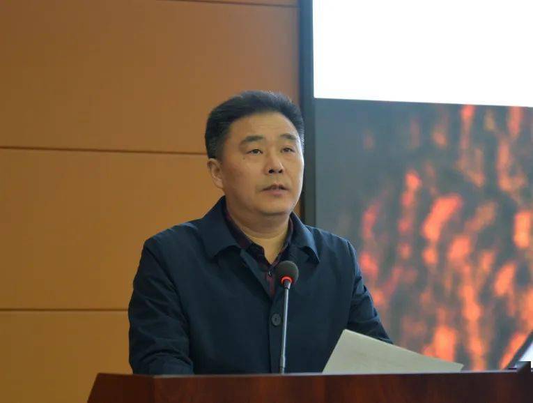 湖南省新华书店有限公司宁乡市分公司党支部书记,副经理向方圆,宁乡市