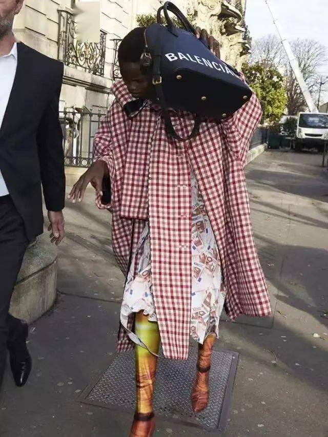 设计「丑」是如何成为流量密码的？