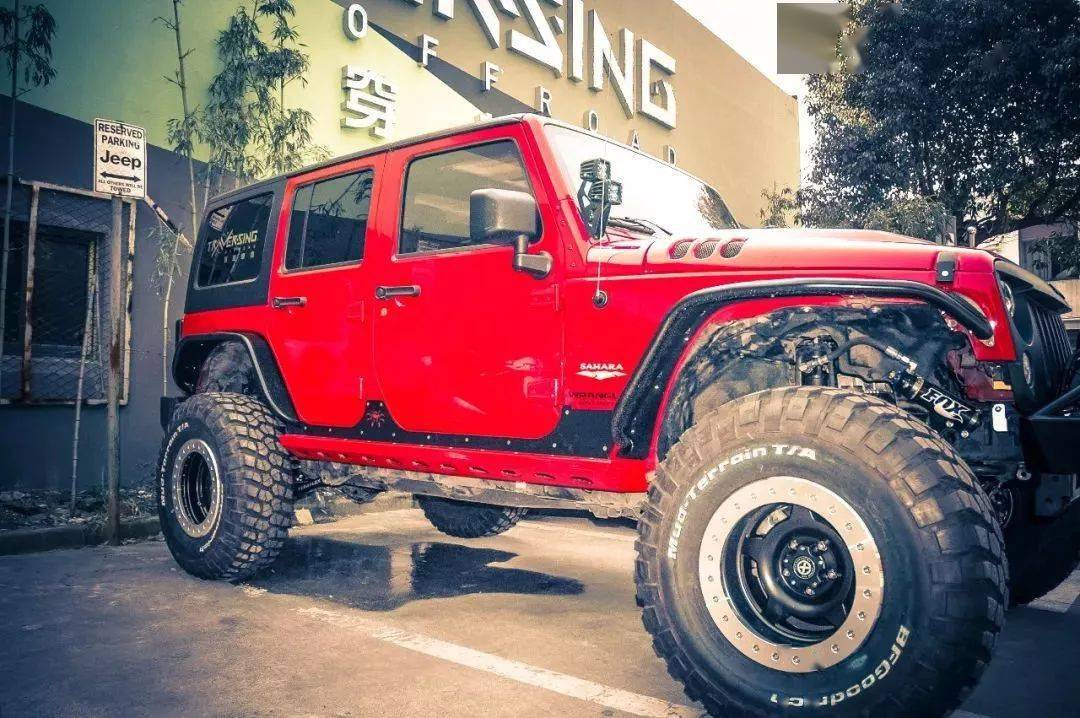 改装红色jeep牧马人28l柴油版