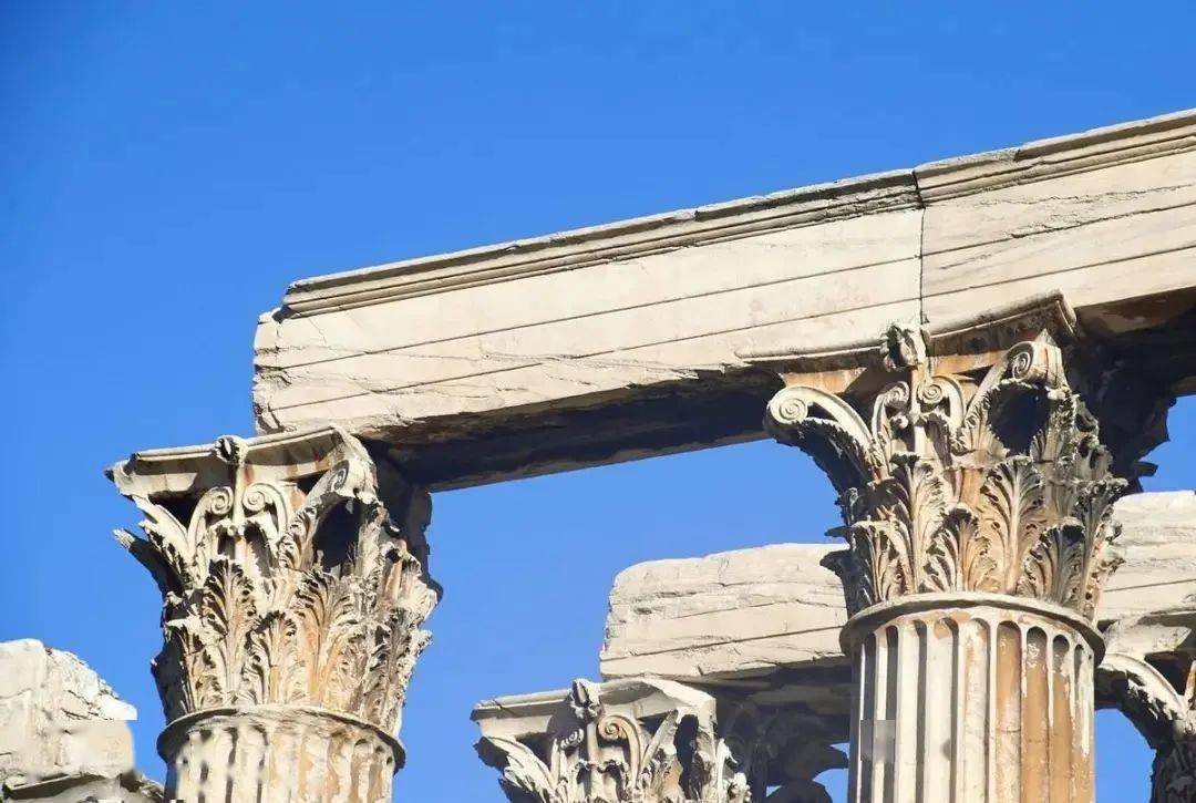 中心漩涡,耳轮,蕈柄,莨苕叶,圈线,线槽样子与古希腊科林斯柱式一致,柱