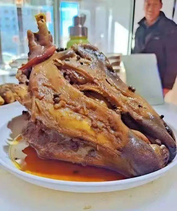 店内特色秘制羊头开胃羊杂羊蹄,肚包肉秘制羊拐筋地址:沽源县华府景