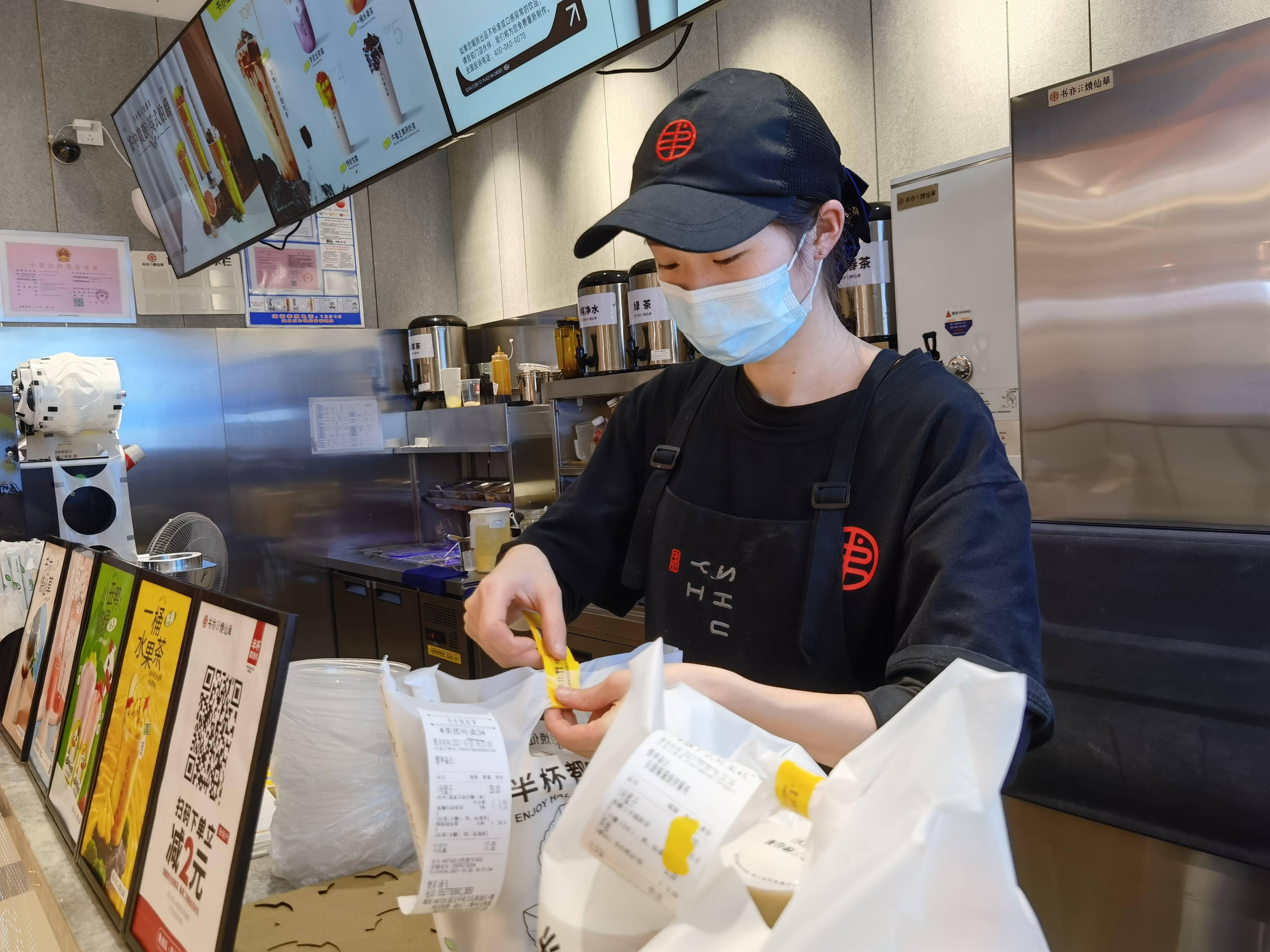 美团外卖携手餐企推动餐品密封规范化