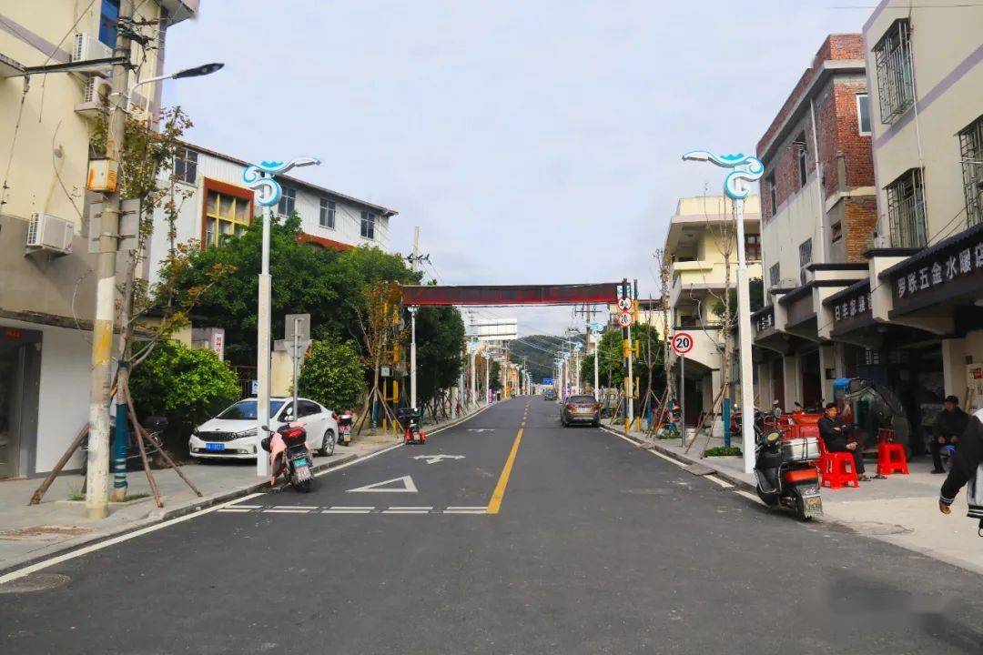 乡村振兴罗联乡吴村村振兴巾帼队巧手靓乡村