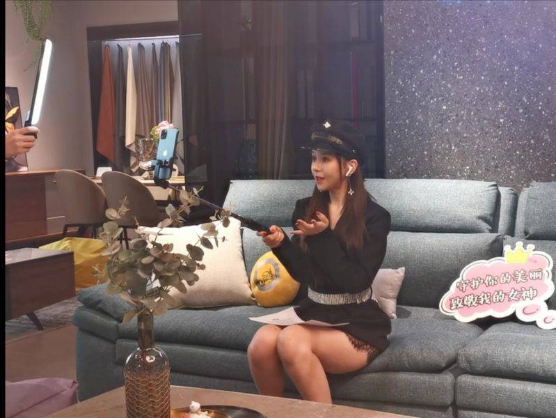 虫虫chonny直播一小时爱依瑞斯卖货多少