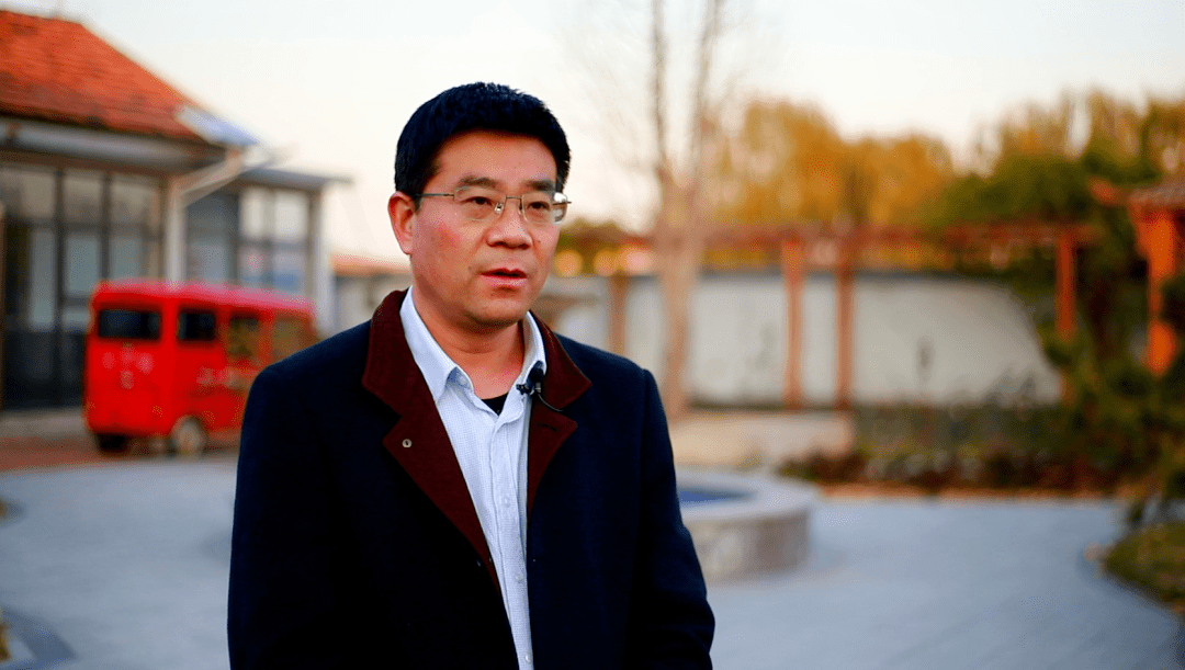 罗庄区委宣传部副部长,区互联网信息安全服务中心主任林清国说:"一老