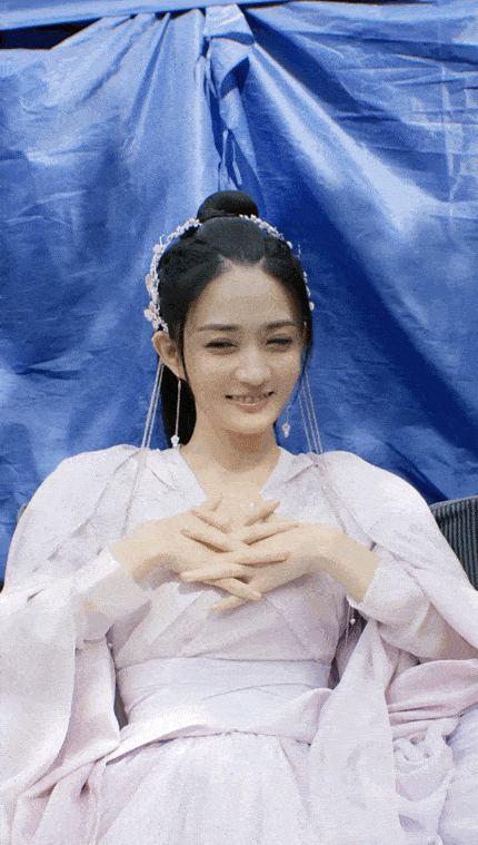 狂吸一口柳梢甜妹花式比心的徐璐lulu也太娇啦