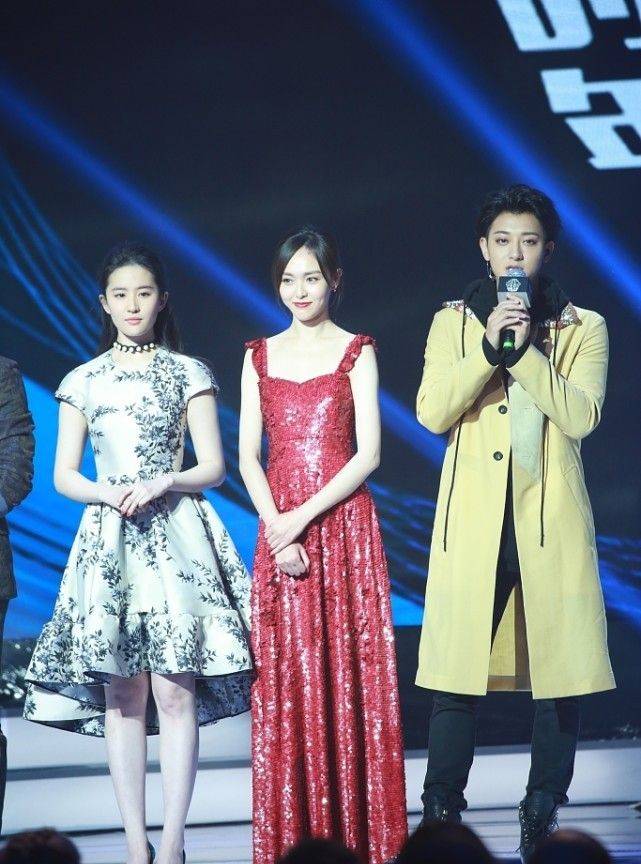 唐嫣和刘亦菲同框好养眼一个穿的亮眼一个穿得古典太美了