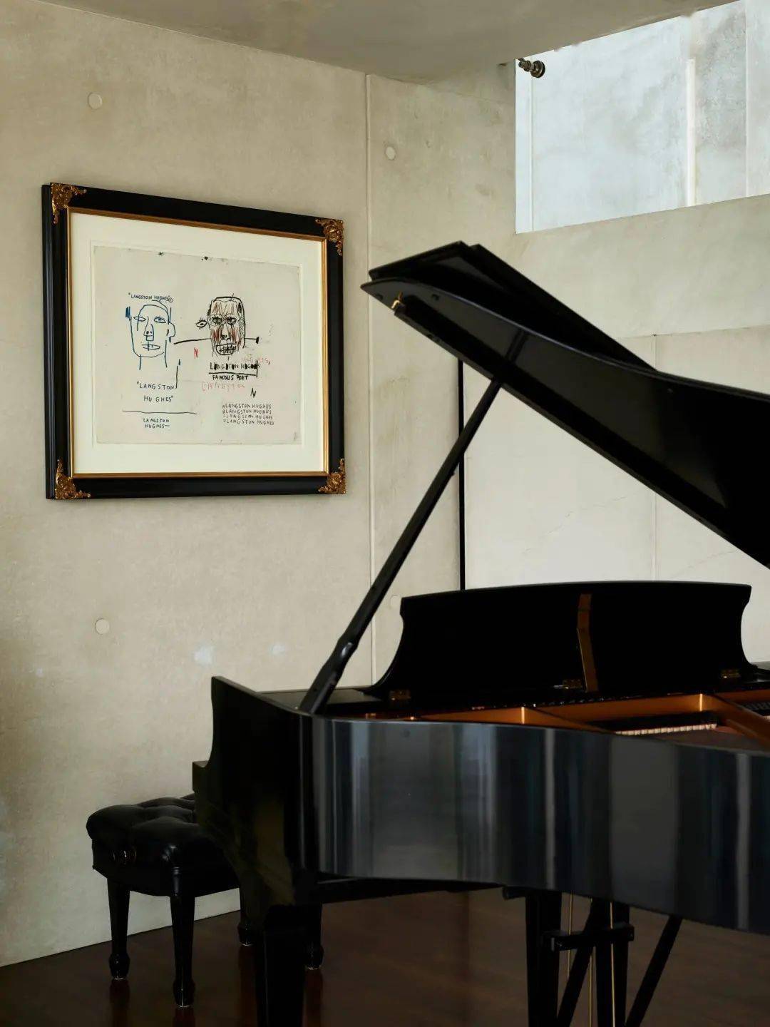 alicia keys依然保留着16岁那年唱片公司送给自己的三角钢琴.