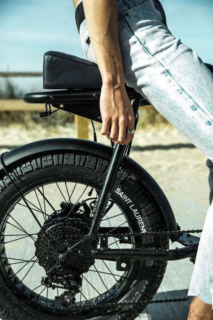 售价让你们卷，把“联名款卷王”招来了