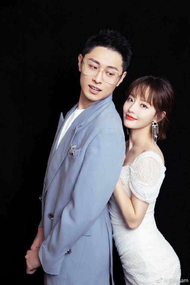 3月9日,买超在微博上晒出游戏连胜截图,并分享与老婆张嘉倪的有趣对话