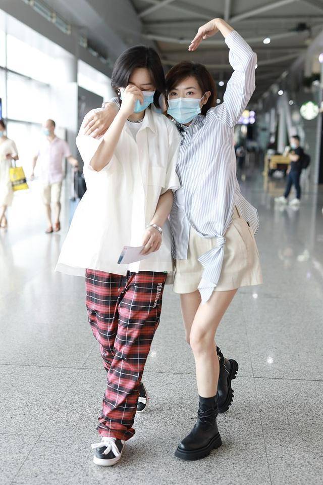 万茜把朱婧汐认成黄龄后变身交际花与李斯丹妮张含韵热聊