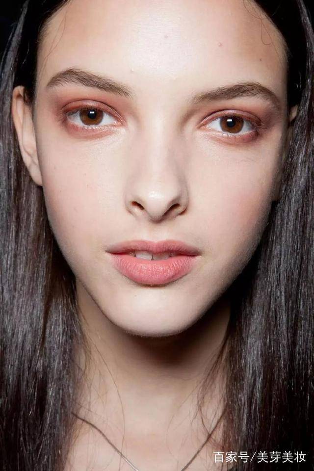 戚薇新剧开播,这肉条双眼皮好吓人!_图片_网络_眼睛