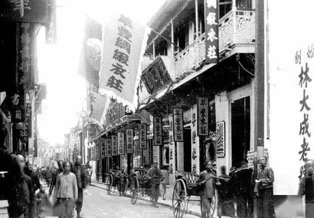 珍贵历史老照片1900年的上海虽然繁华却有些无奈