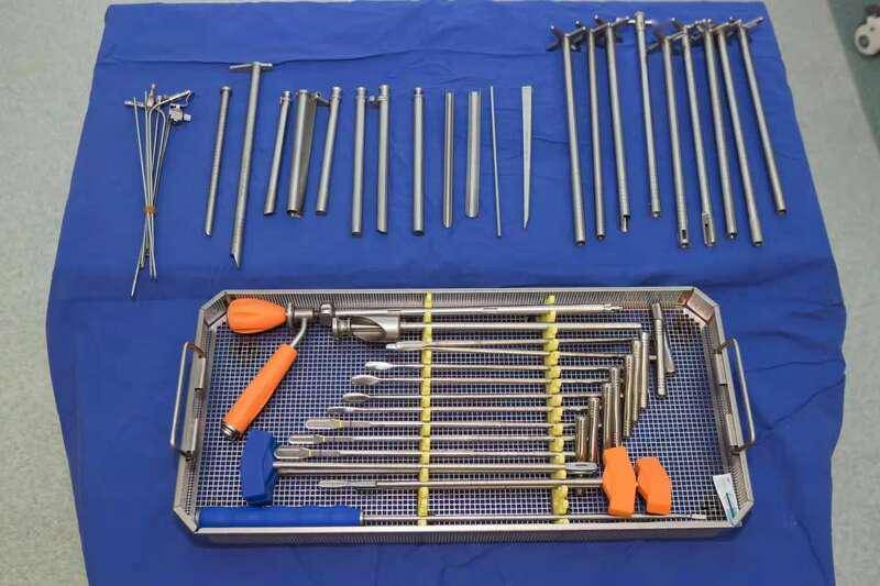 上海医生破题复杂脊柱手术 帮助患者避免昂贵费用和后遗症风险