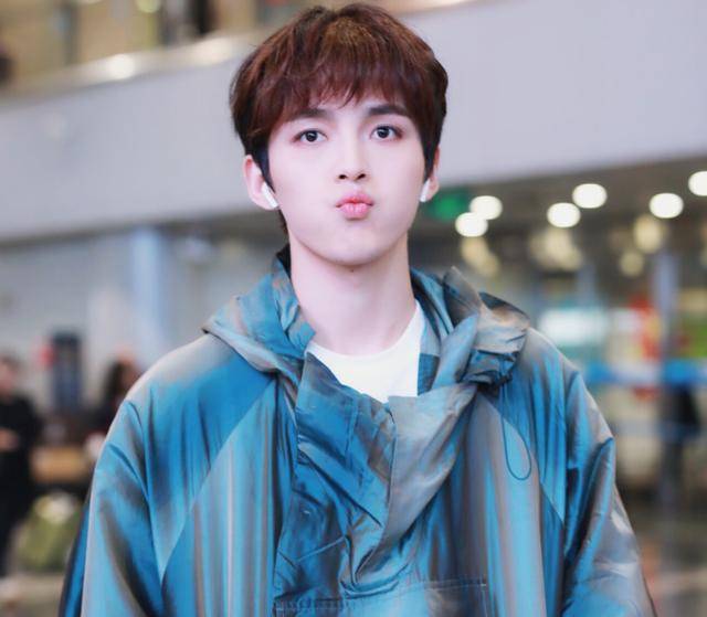 赵品霖选杨桐为颜值担当团队应援色却被吐槽粉丝直言太少女