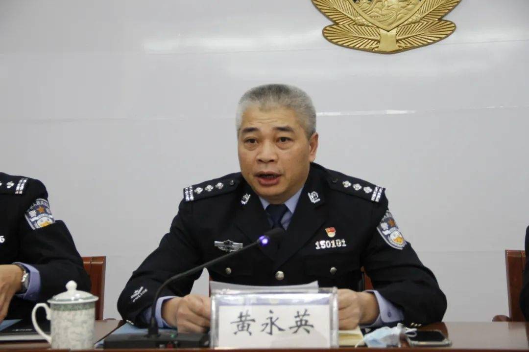 随后,黄永英局长现场分别为东莞市人民公园东莞义警"