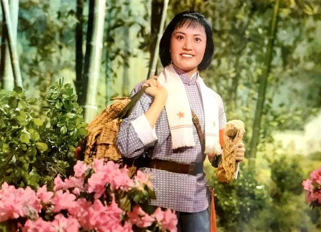 1974年该片上映后,扮相俊美,唱腔优美,端庄俊美的女一号——杜鹃山