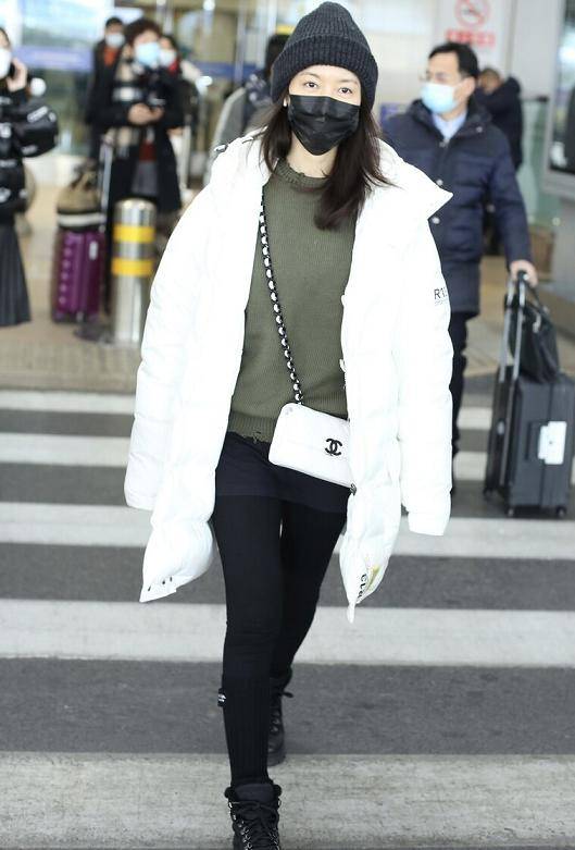 高品质羽绒服白色 7931d94830ca4ba196df6c0605935ebe.jpeg