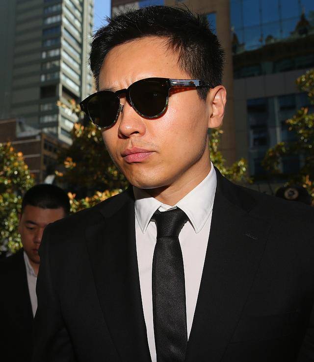 高云翔回国无望,每周三次警局报到自由受限,细节暴露他生活现况_案件