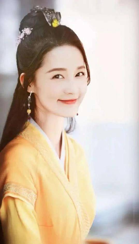 众明星评价杨紫演技 cda819bb3de84db0844b5759dfe25e2f.jpeg