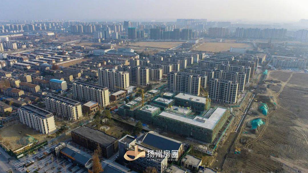 12月9日,绿地·也今东南特意邀请扬州生活网和部分业主到施工现场实地