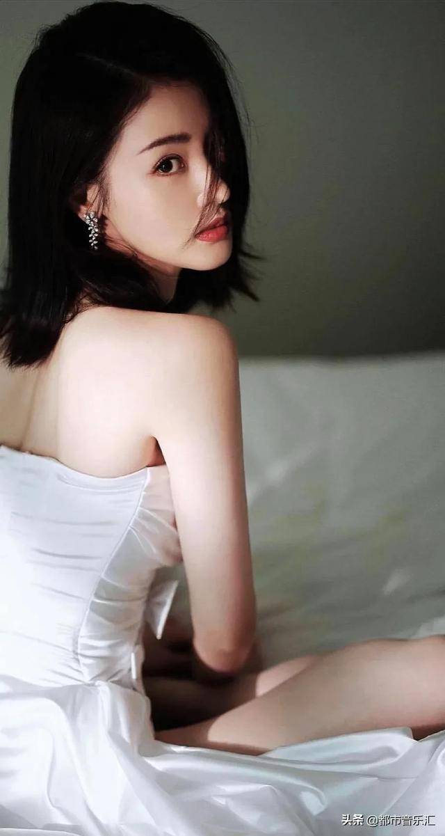 高清明星美图秦岚