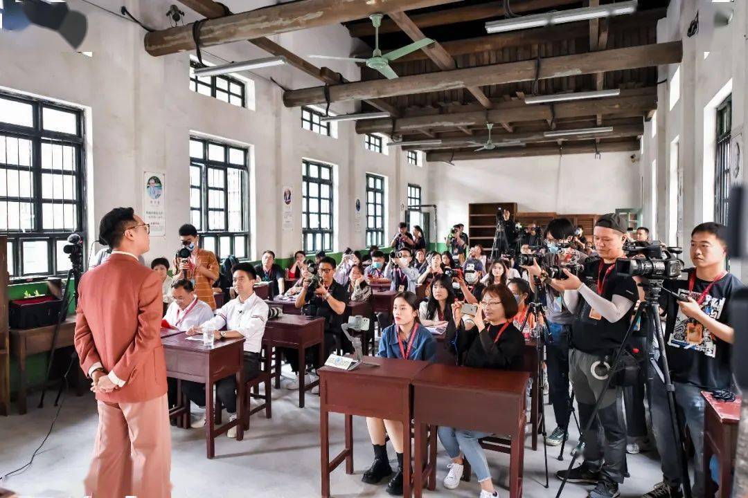 《只有河南·戏剧幻城》总导演----王潮歌专访!_麦田_艺术_文化