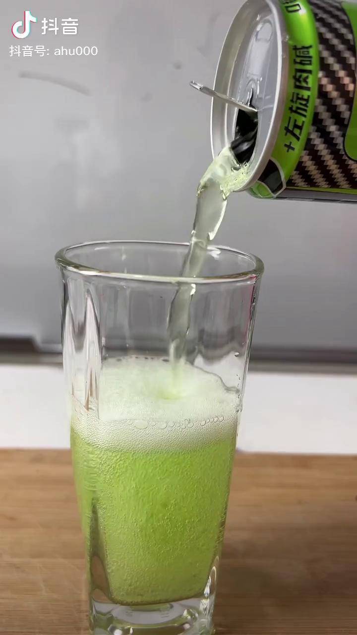网红饮品青苹果气泡水诺特兰德