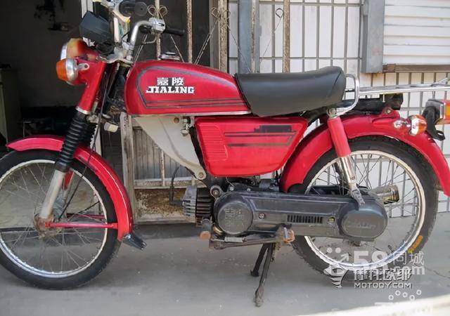 嘉陵历史的最大名鼎鼎的毫无疑问是4t72cc的jh70,但是cj50和jh50这两