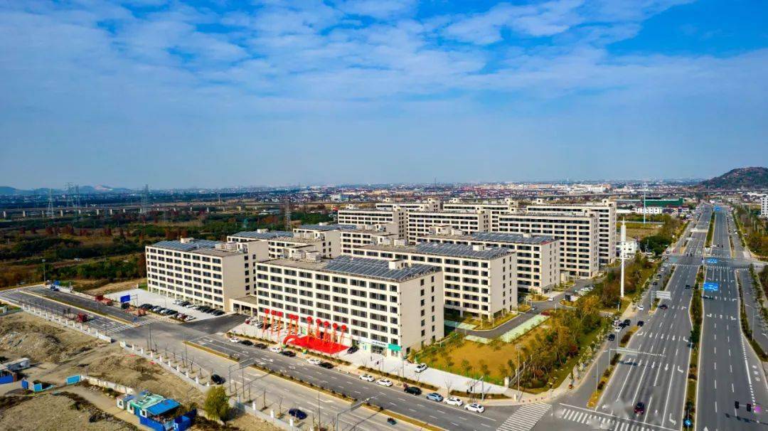 "舜宇集团办公室副主任张建丰说,"前天我们得知这个消息后,主动向市有